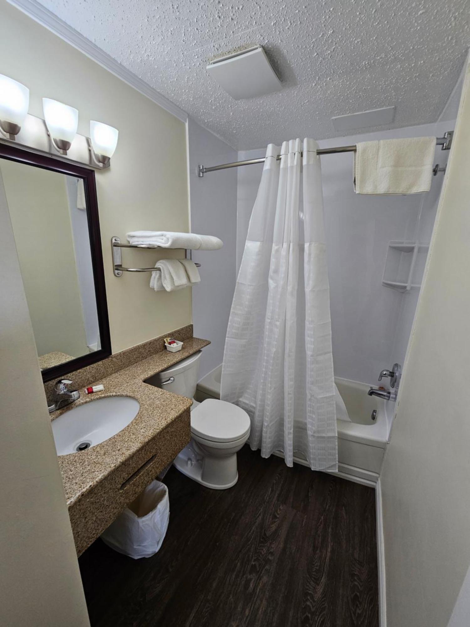 Huntsville Inn Bagian luar foto