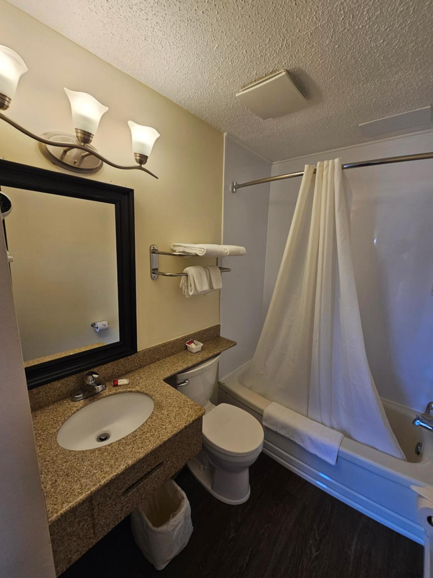 Huntsville Inn Bagian luar foto